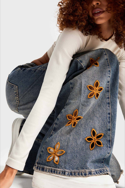 Loose Fit High Waist Floral Embroidered Jeans