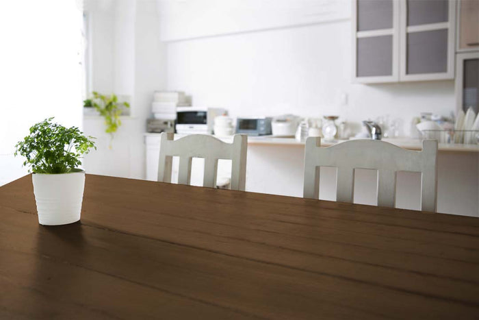 Large Dark Oak wood finish kit by Retique It for smooth interior top coating on tabletops and wood surfaces.